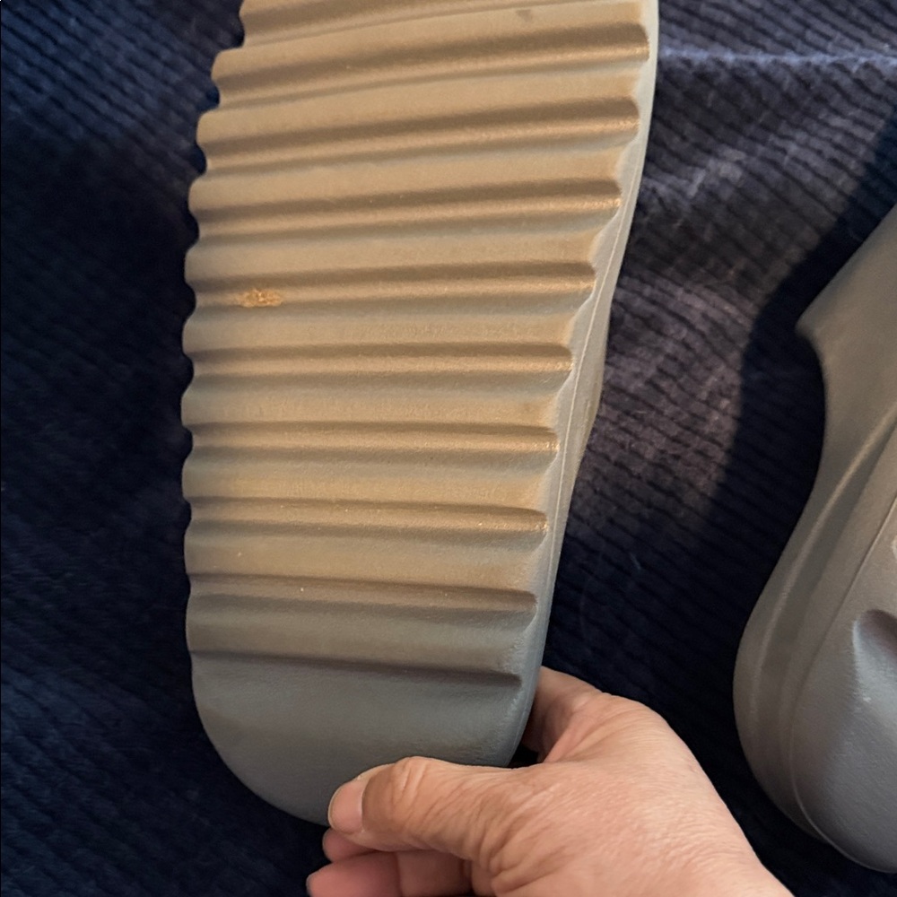 Yeezy Gray Slide Sandals - Picture 3 of 5